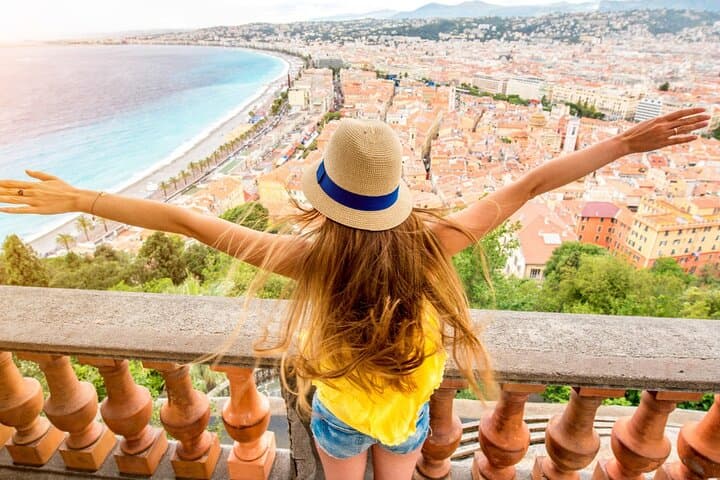 (Re) Discover Nice differently