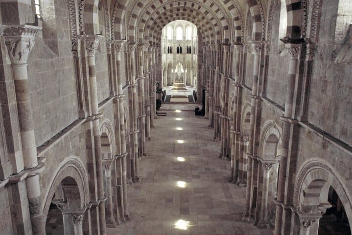 The basilica of Vézelay, a solar temple with plays of light throughout the year