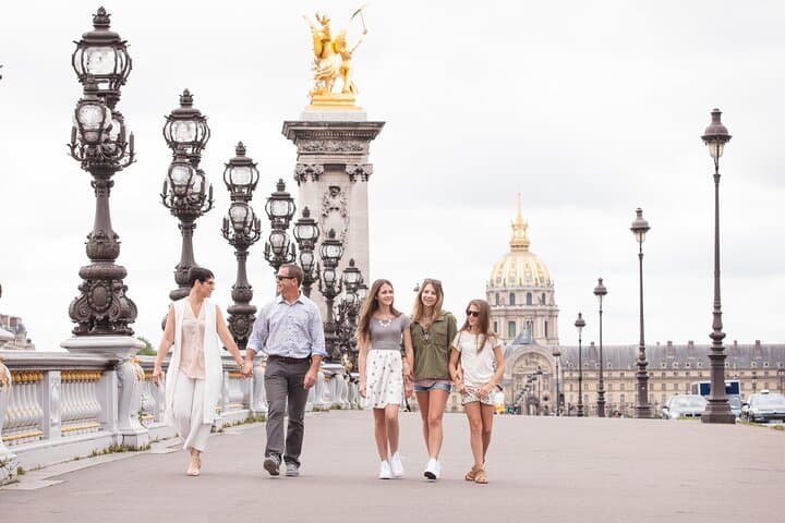 A beautiful 2 hours Family photoshoot at the bridge Alexander III, before going to the Louvre.