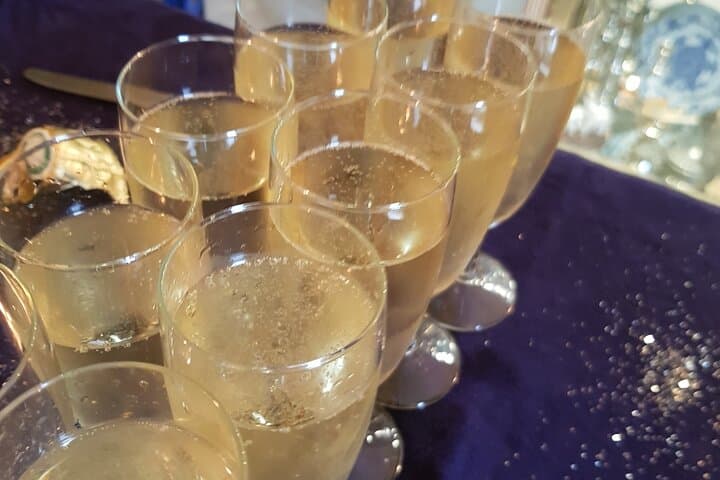 Millions of bubbles to enjoy in the glasses!