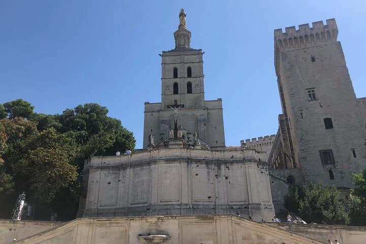 e-Scavenger hunt Avignon: Explore the city at your own pace
