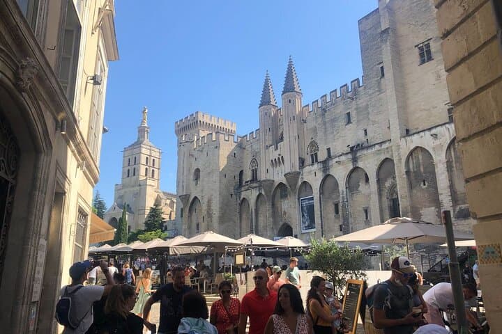 e-Scavenger hunt Avignon: Explore the city at your own pace