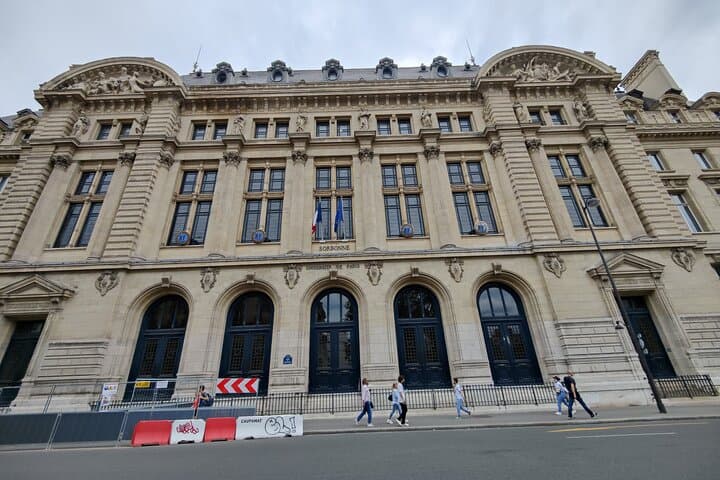 Full-Day Guided Tour in Paris with Hotel Pick Up & Drop