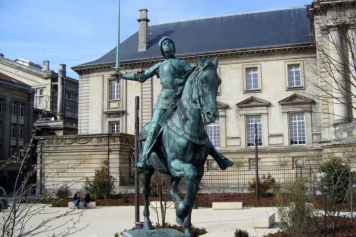 Paris to Reims one way or round-trip transfer in Sedan Car or Van