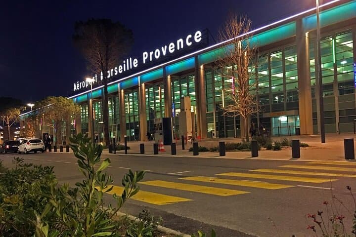 Private Transfer from Marseille Airport to the Village of Gordes