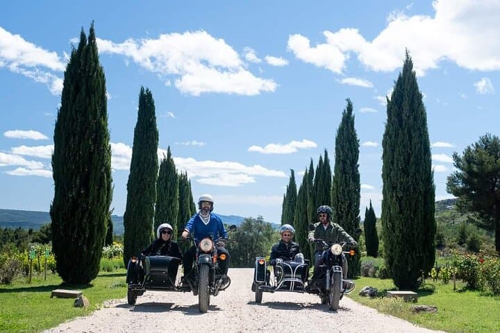 From Aix-en-Provence: 2-Hour Wine & Scenery Sidecar Tour