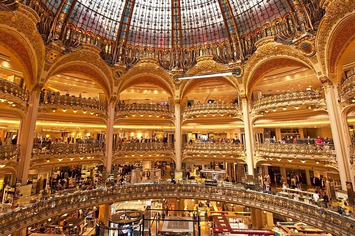 Paris 8-hours VIP Private Sightseeing and Shopping Tour in Paris
