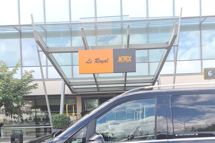 Private Transfer from CDG/ORLY/LBG Airport to Disneyland (Van 7 Pax)