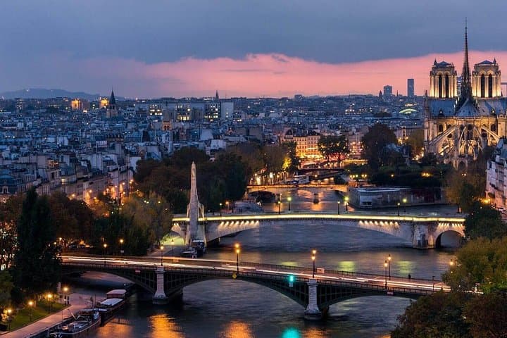Paris Private Minivan with Chauffeur – 3 - Hour Hire
