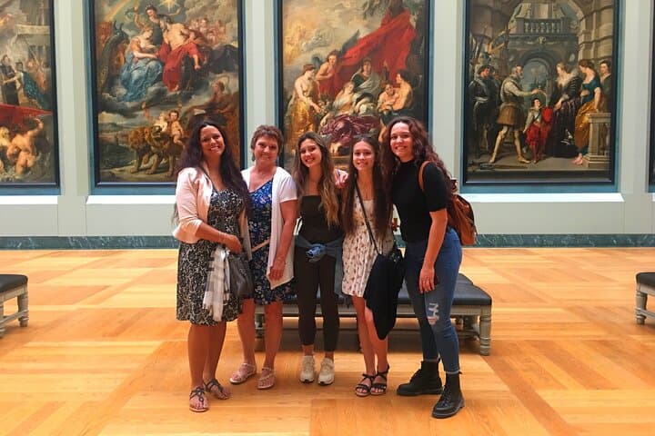 Mamma Mia! Paris Louvre Museum Guided Tour Kid-Friendly Activity