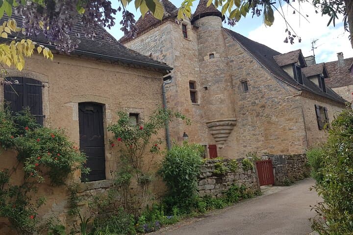 Full day tour with a english speaking driver guide Rocamadour and the most beautiful villages in France
