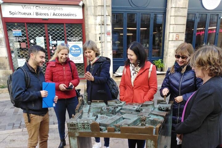 Private Bordeaux Walking Tour with La Cite du Vin and a Canelé