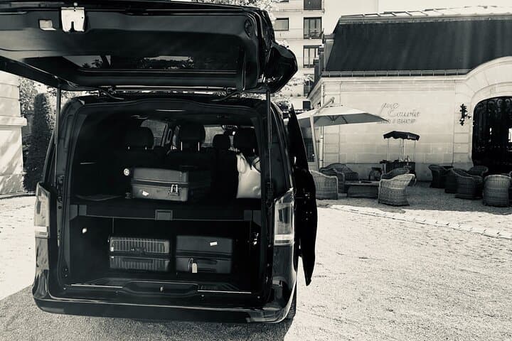 Private airport shuttle to/from Champagne (group price)
