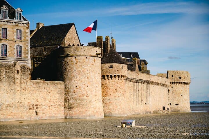 2 Days Trip to Mont-Saint-Michel & Saint-Malo Hotel Pick up