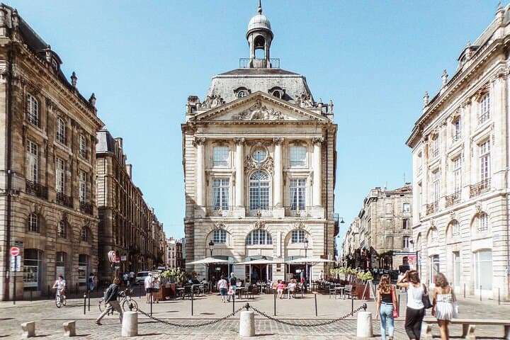 Walking city tour (rates from 1 to 5 p and from 6 to 10 people)