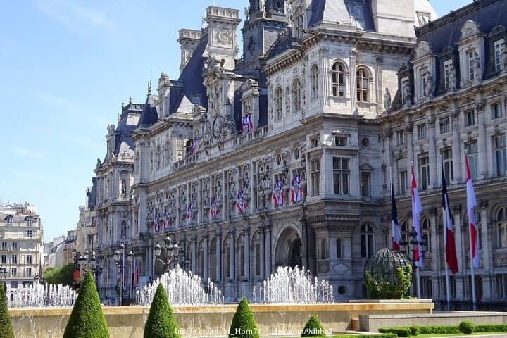 The Historic Heart of Paris: Private Walking Tour & River Cruise