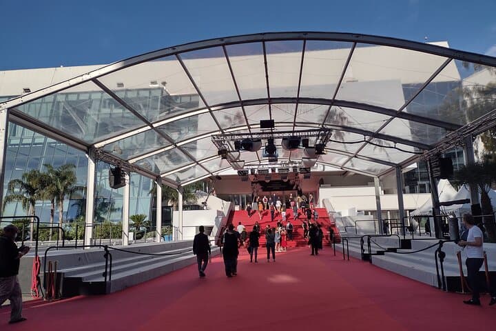 Guided Tour in Cannes by a Screenwriter: History, Glamour & Cinema