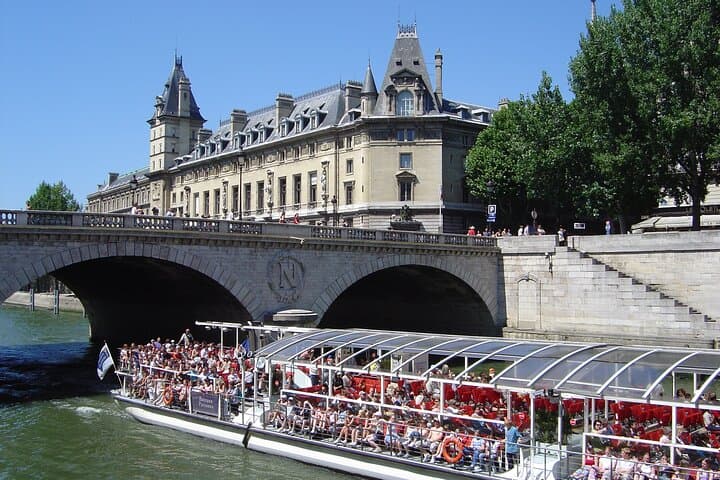 Two-hour Paris Tour including short walk and one hour Seine Cruise