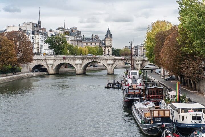 Two-hour Paris Tour including short walk and one hour Seine Cruise