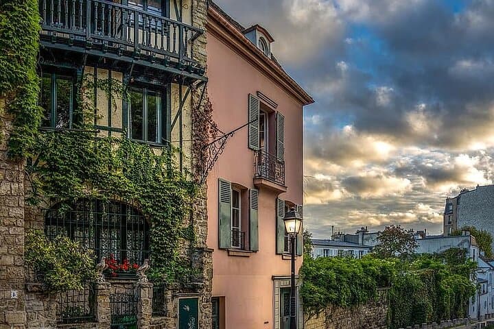 Private Van Tour in Paris - 12 Hours at disposal