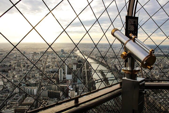 Private 4-hour Paris Tour including 2-hour Lunch Cruise on Seine River