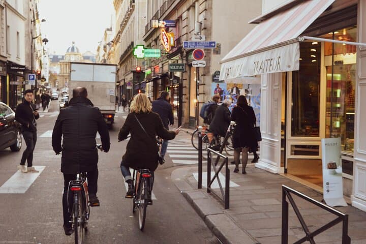 Paris: Secrets Tour on a Dutch Bike