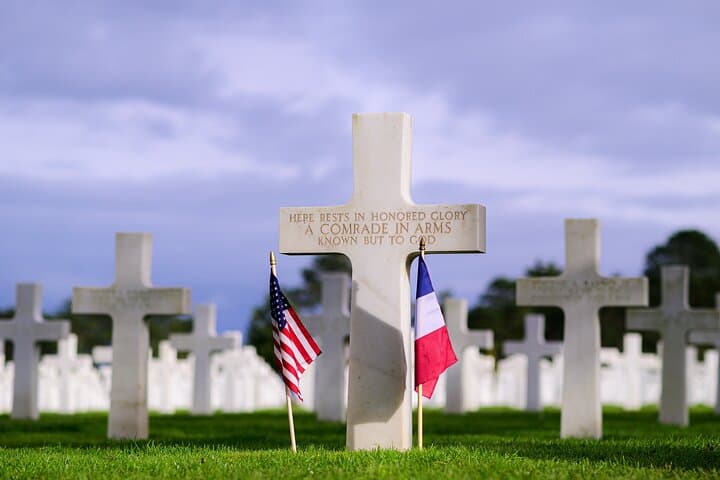Normandy D-Day Tour: Omaha Beach, Pointe du Hoc & Cemetery