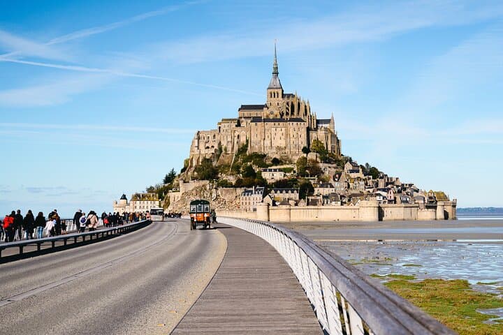 2 Days Trip to Mont-Saint-Michel & Saint-Malo Hotel Pick up