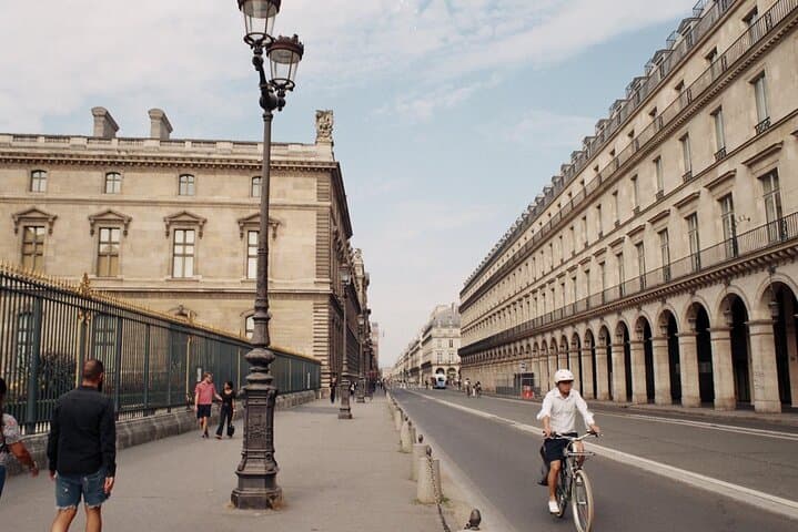 6 Hours Paris City Tour with Seine River Dinner Cruise and Hotel Pickup