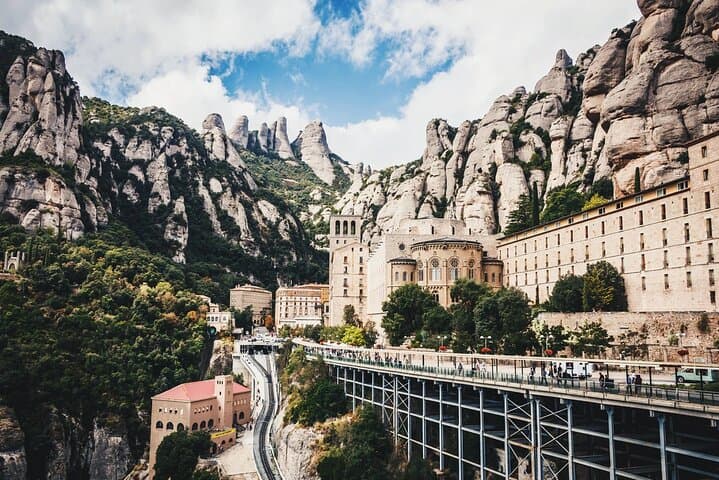 8 Hours Paris City Tour with Montparnasse, Le Marais and Moulin Rouge