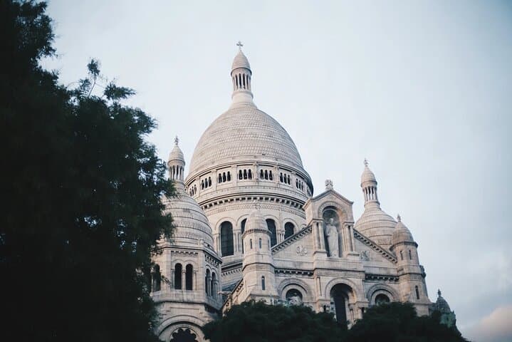 Private Walking Tour of "Montmartre" area in Paris