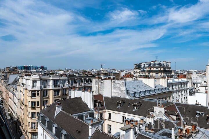 Le Marais and Seine River Dinner Cruise with Hotel pick up in Paris- 6 Hrs