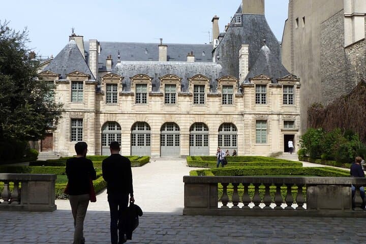 8 Hours Paris City Tour with Montparnasse, Le Marais and Moulin Rouge