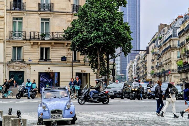 Walking tour with private guide in Saint Germain des Prés + free pastry - 2H