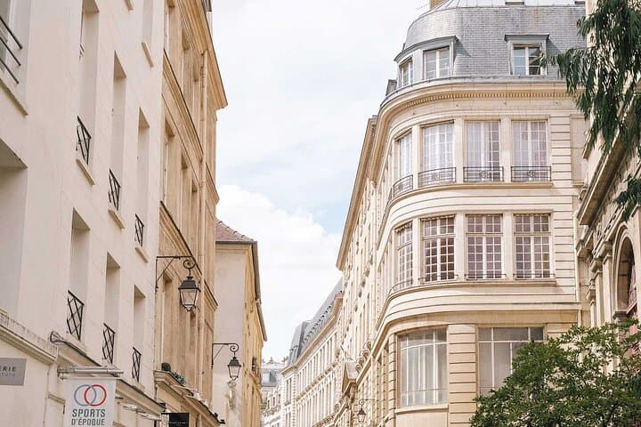 4-Hour Le Marais and Seine River Cruise with Lunch with hotel pickup from Paris