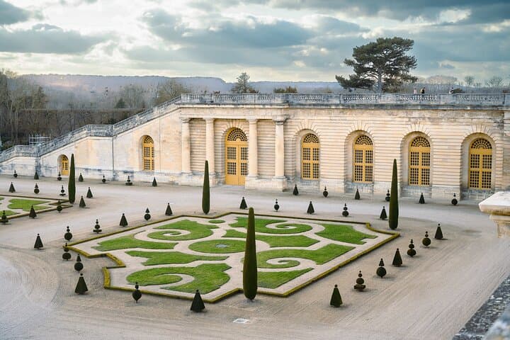 PRIVATE TRIP to Versailles Palace & Gardens - Half Day from Paris