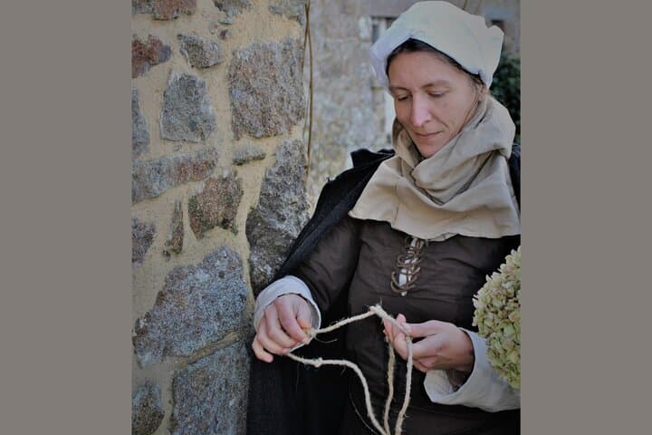 Unusual guided tour of Dinan immersed in the Middle Ages