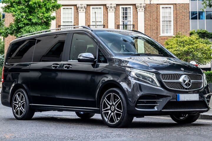 Departure Private Transfer Lyon City to Lyon Airport LYS by Luxury Van