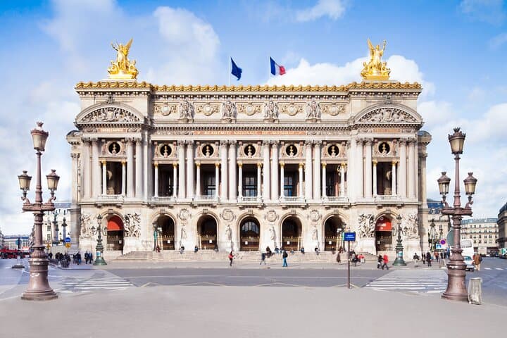 Private Walking Tour of Montmartre and Sacré-Cœur Basilica