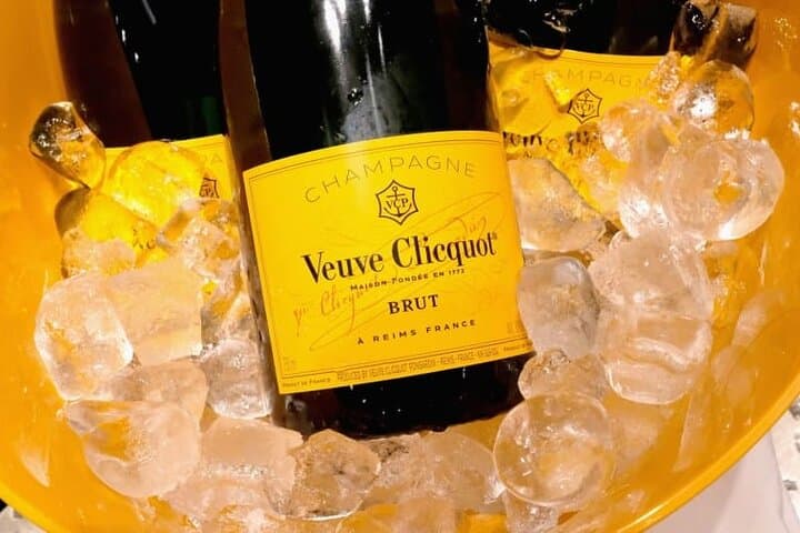 100% Champagne LOVER Tour:1 Iconic house visit+3 tastings & Lunch