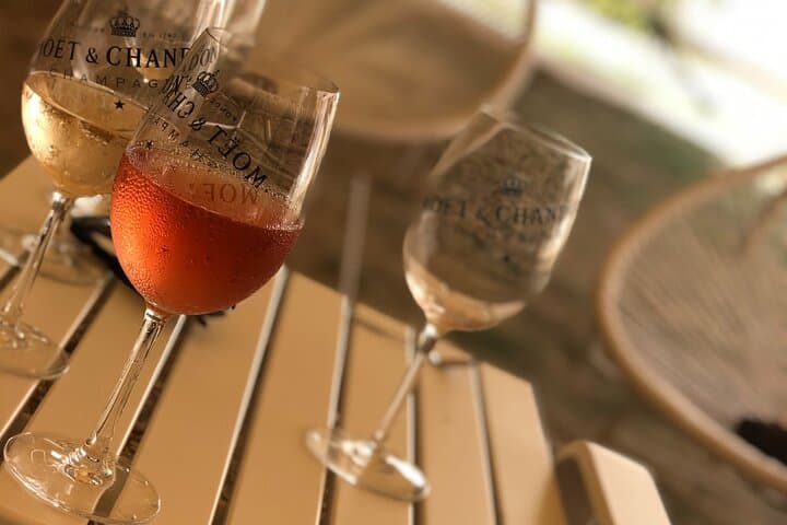 100% Champagne LOVER Tour:1 Iconic house visit+3 tastings & Lunch