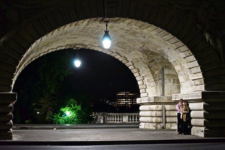 romance under the bridge