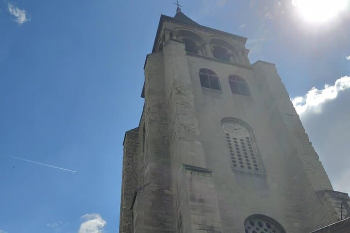Chanson and Musical Tour in Paris