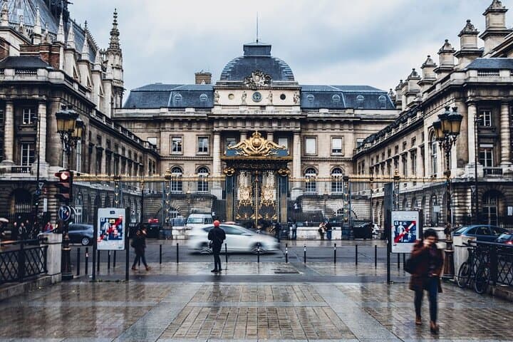 Paris: Marais Walk Self Guided Audio Tour