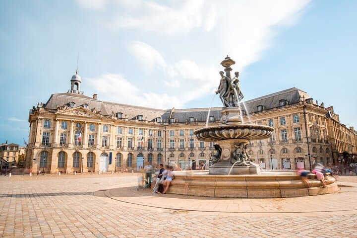 Bordeaux Scavenger Hunt & Highlights Self-Guided Walking Tour