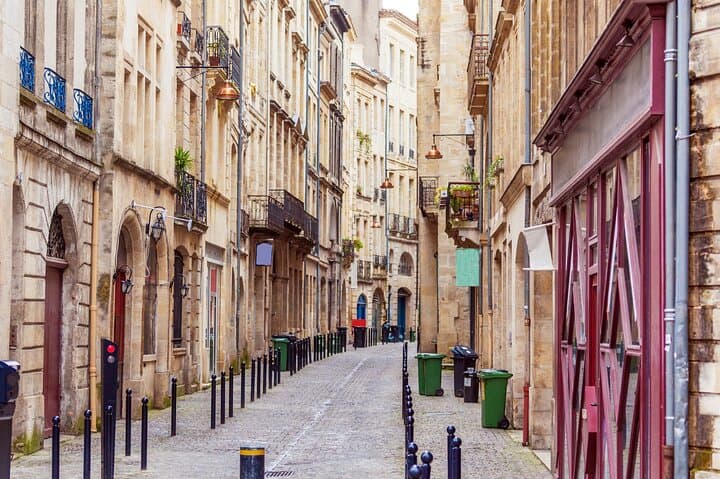Bordeaux Scavenger Hunt & Highlights Self-Guided Walking Tour