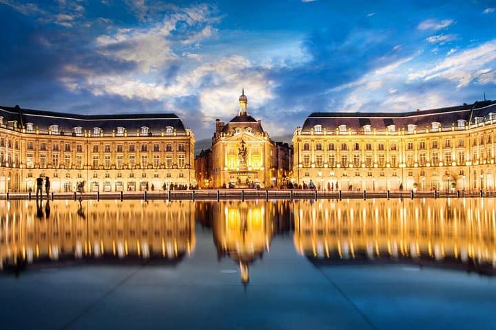 Bordeaux Scavenger Hunt & Highlights Self-Guided Walking Tour