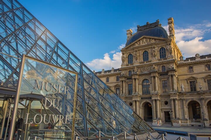 Small-Group Louvre Museum Masterpieces Tour with Access
