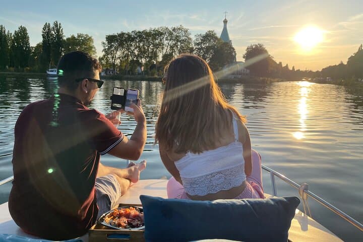 BOAT ALSACE Visit Strasbourg in a private boat + Captain