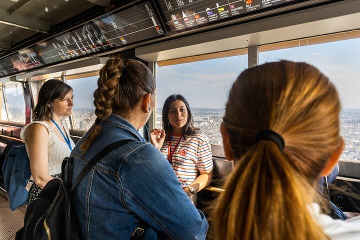 Paris: Eiffel Tower Guided Tour by Elevator